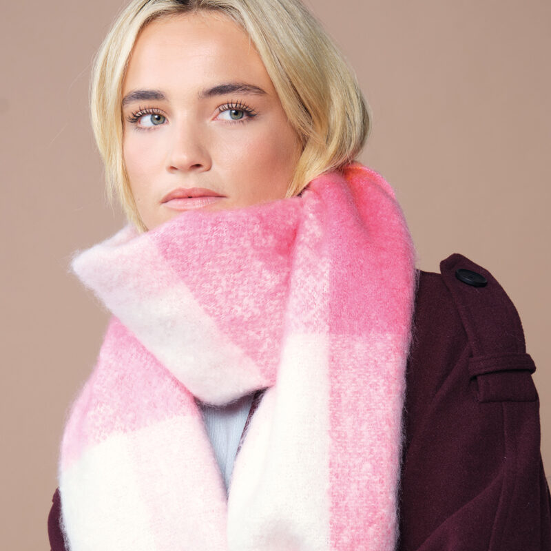 Fluffy check scarf