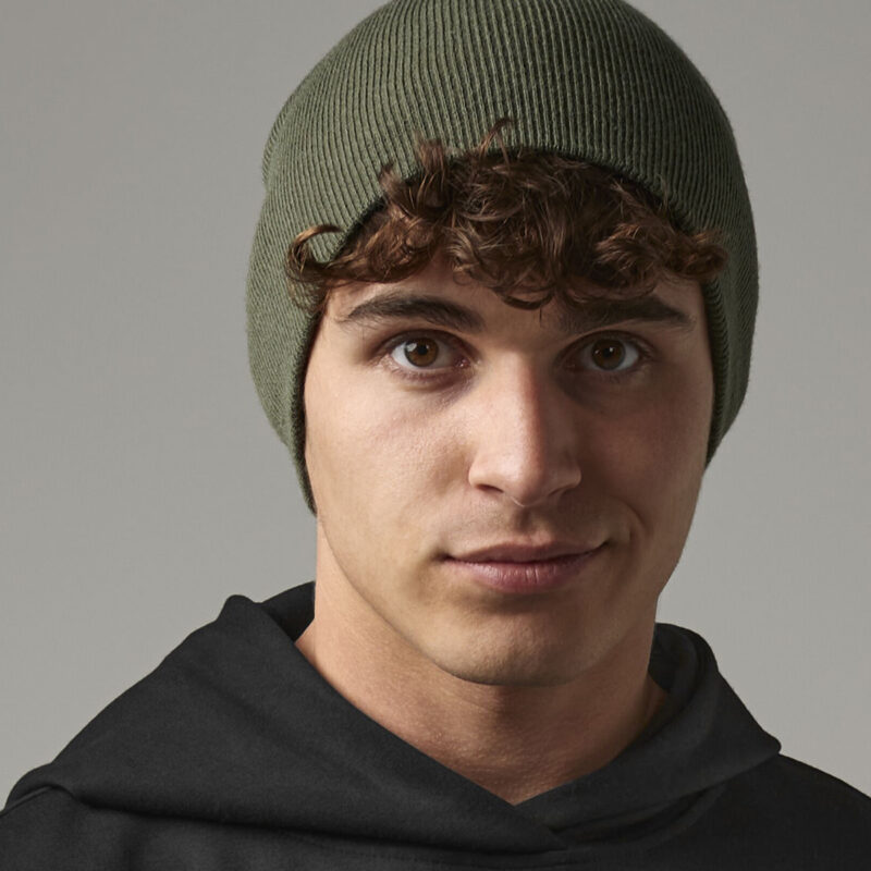 Two-tone pull-on beanie