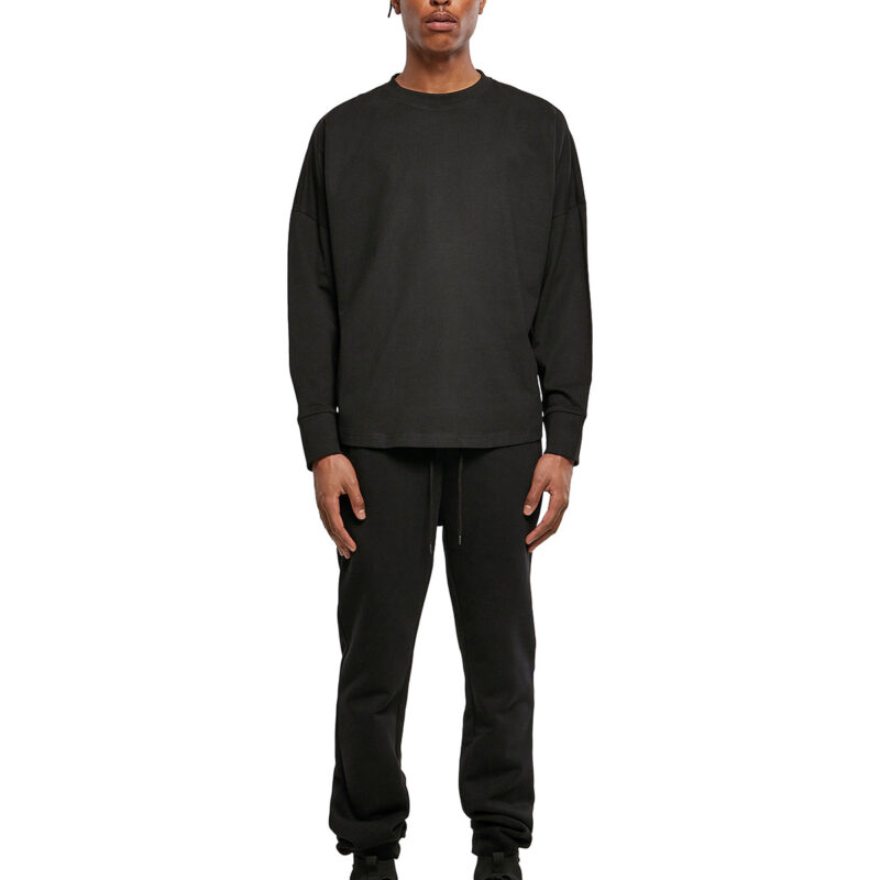 Oversize cut on sleeve long sleeve