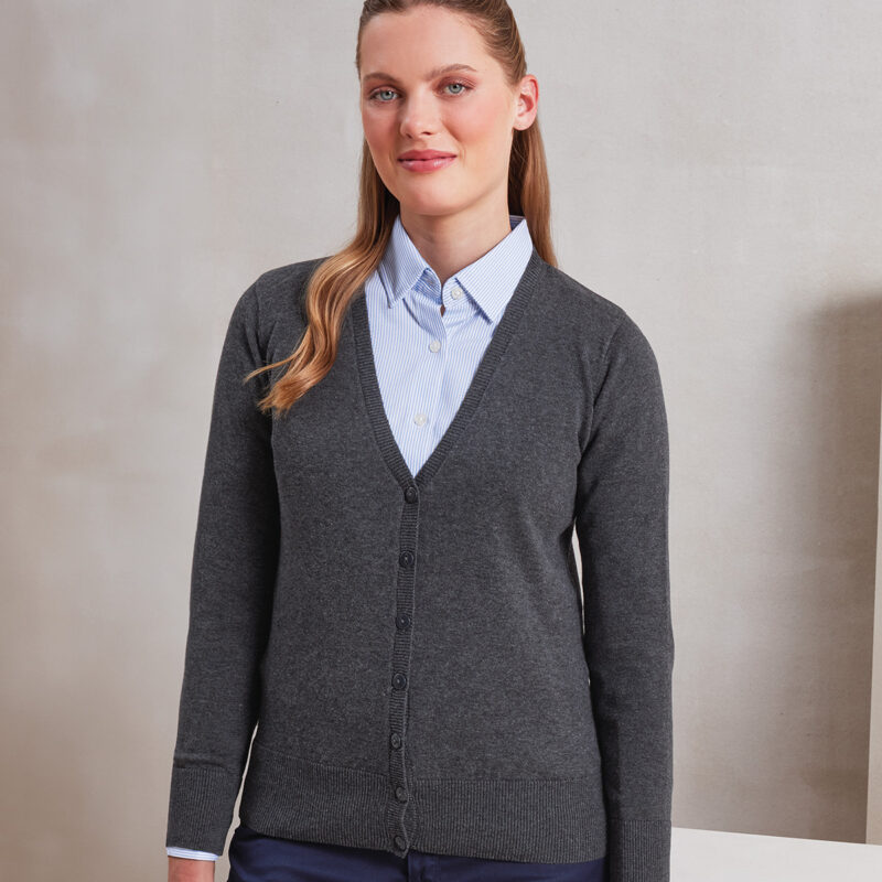 Women's button-through knitted cardigan